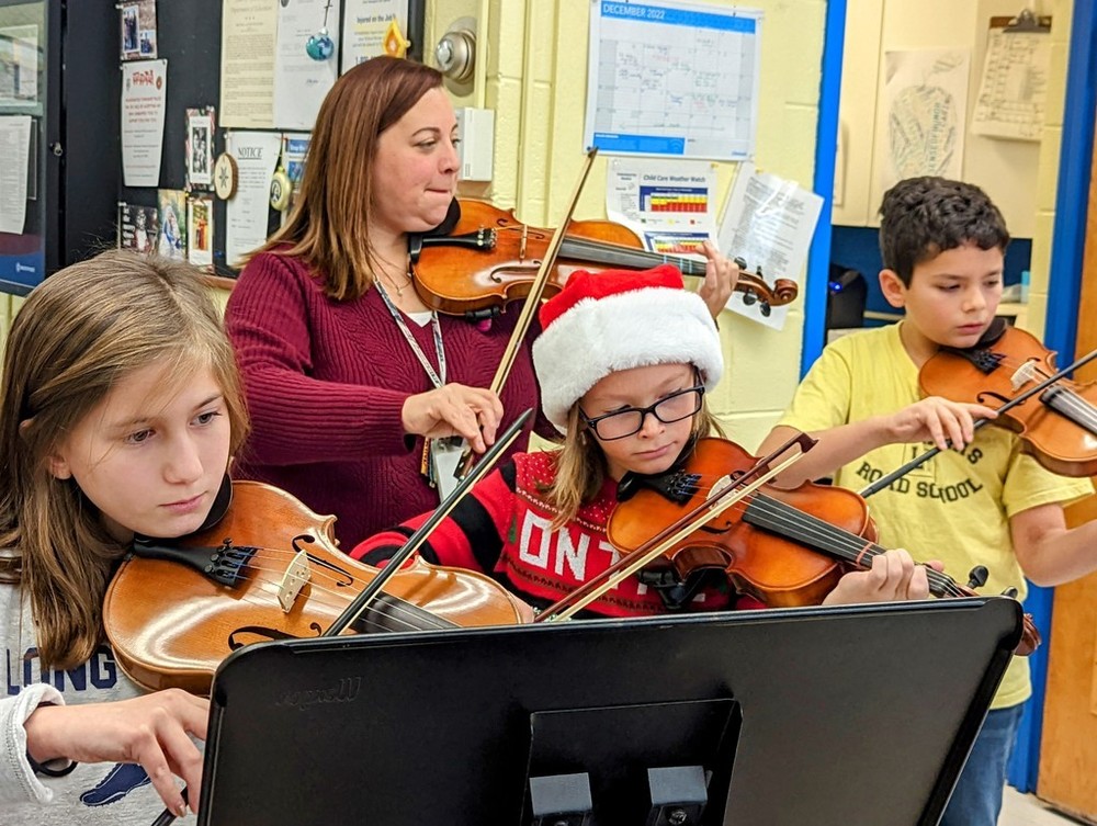 OFRS - Violinists Spreading Musical Cheer!