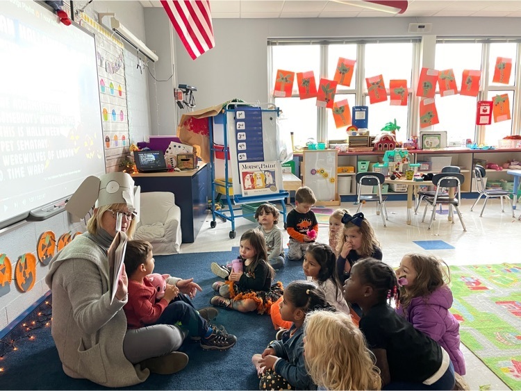 Mrs. Davis leads a read aloud for Mrs. Ryan’s class  